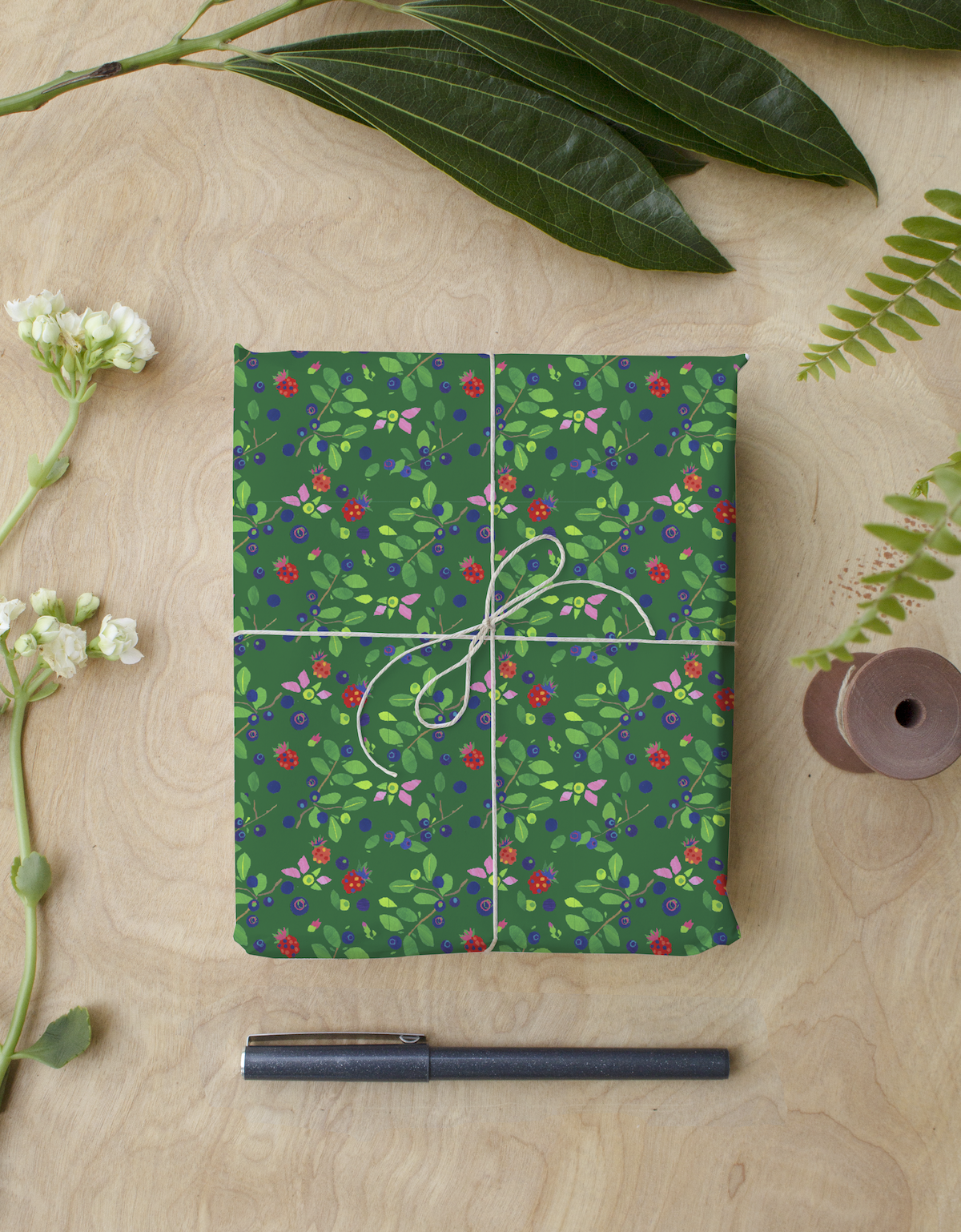 Natasha Zahn Studio - Wholesale Flat Wrap - Merry Bear Wrapping Paper & Gift Tag Set0