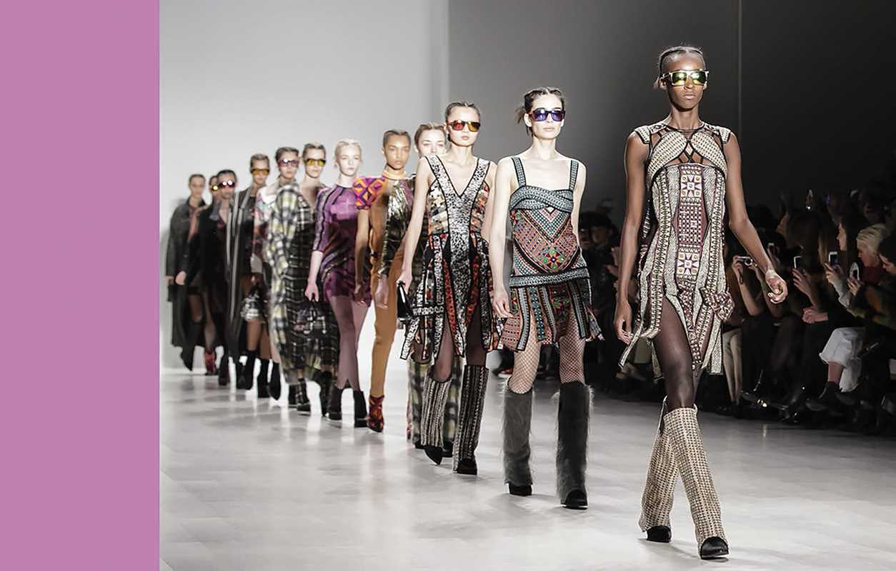 Simon & Schuster - Wholesale Display Book - New York. In Fashion by ACC4