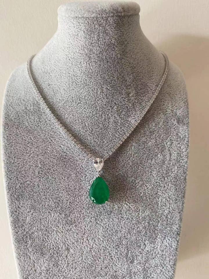 Emerald Elegance Teardrop Pendant - Silver Chain with Vibrant Green Crystal for wholesale by By lilly Paris