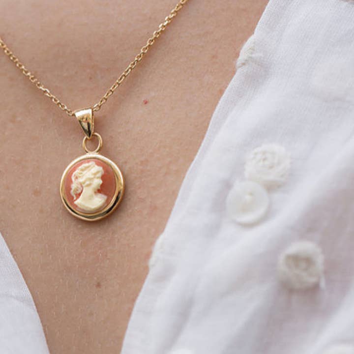 Julide Bijoux - Wholesale Pendant/Charm Necklace - Round cameo pendant1