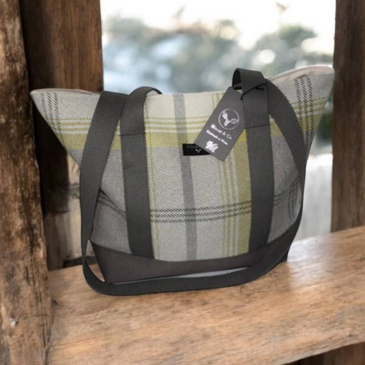 Moose & Co - Wholesale Shoulder Bag - Women's - Balmoral wool touch Shoulder bags