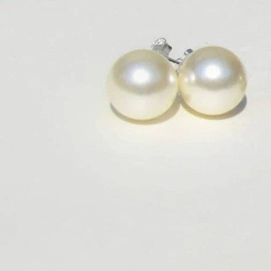 Klassische 10-mm Creme-Elfenbein-Perlen-Ohrstecker: Hochzeit & Alltag für den Großhandel von Sela+Sage