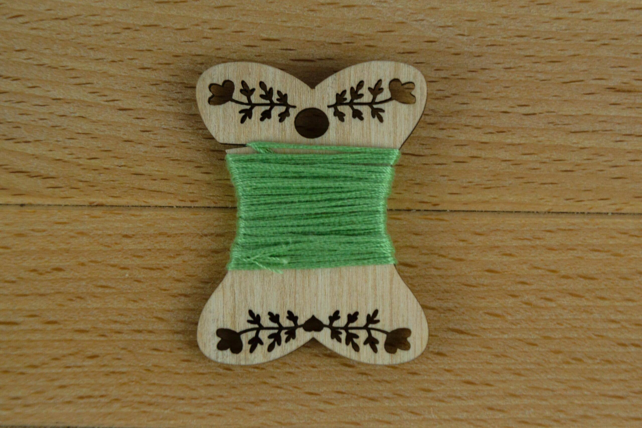 Embroidery craft – wholesale Craft supplies – Wooden embroidery bobbins for thread storage BB-0036