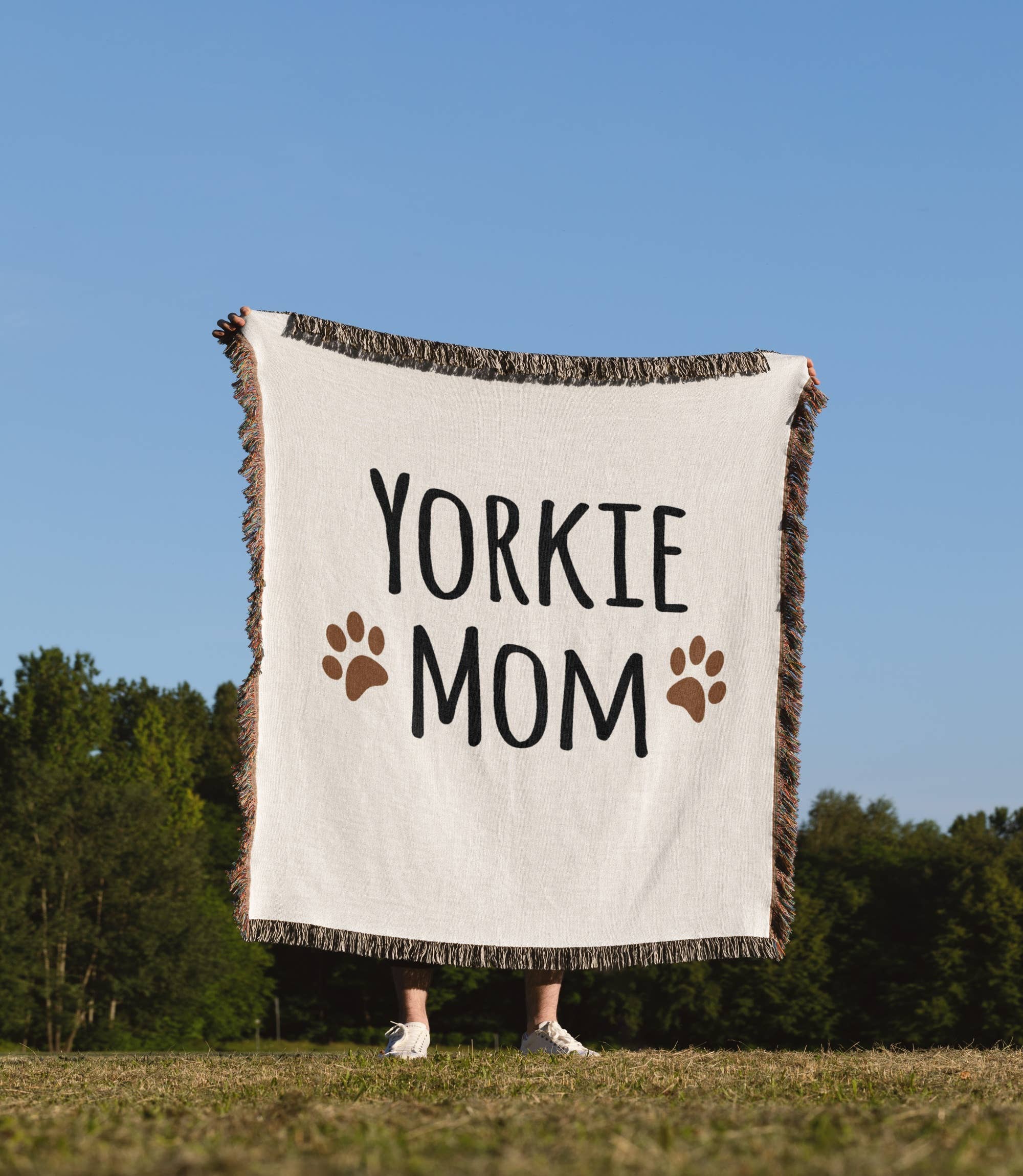 3dRose – wholesale Prydnadsfilt – 3dRose, Yorkie Hundmamma - Yorkshireterrier - Hundras - hundälskare bruna tassavtryck - mamma djurägare, Filt1