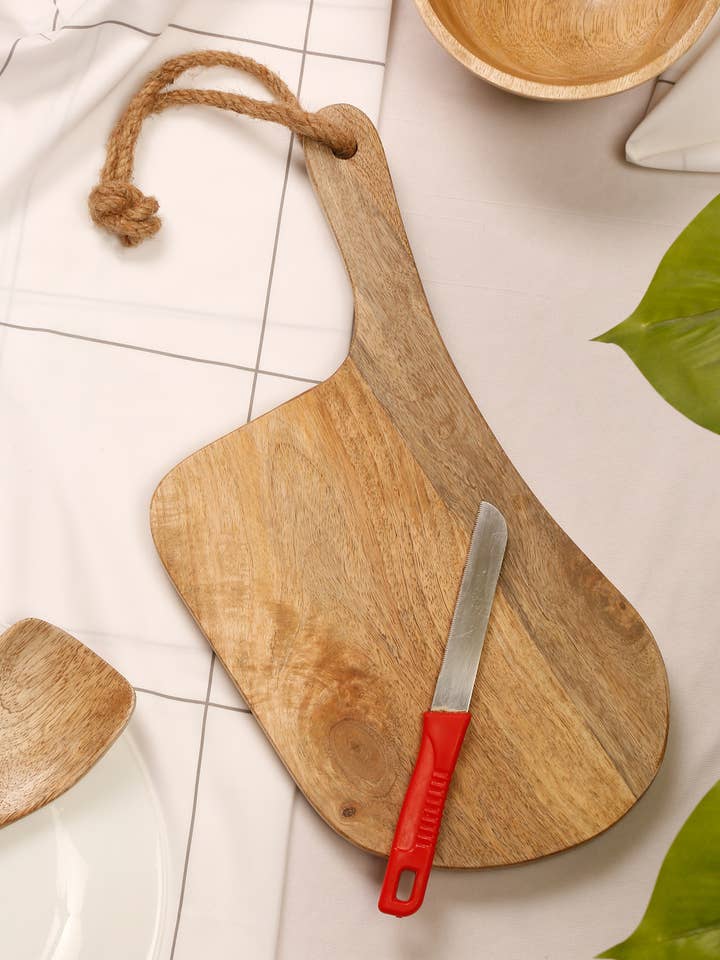 Rustic Acacia Wood Chopping Board with Natural Wood Patterns for wholesale by Eyda Homes