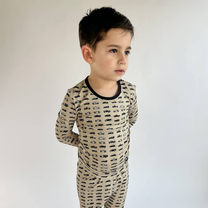 Pijama suave de 2 piezas para niños pequeños y niños de TENCEL Modal, Coches y Camiones para venta al por mayor de tiny knot co.