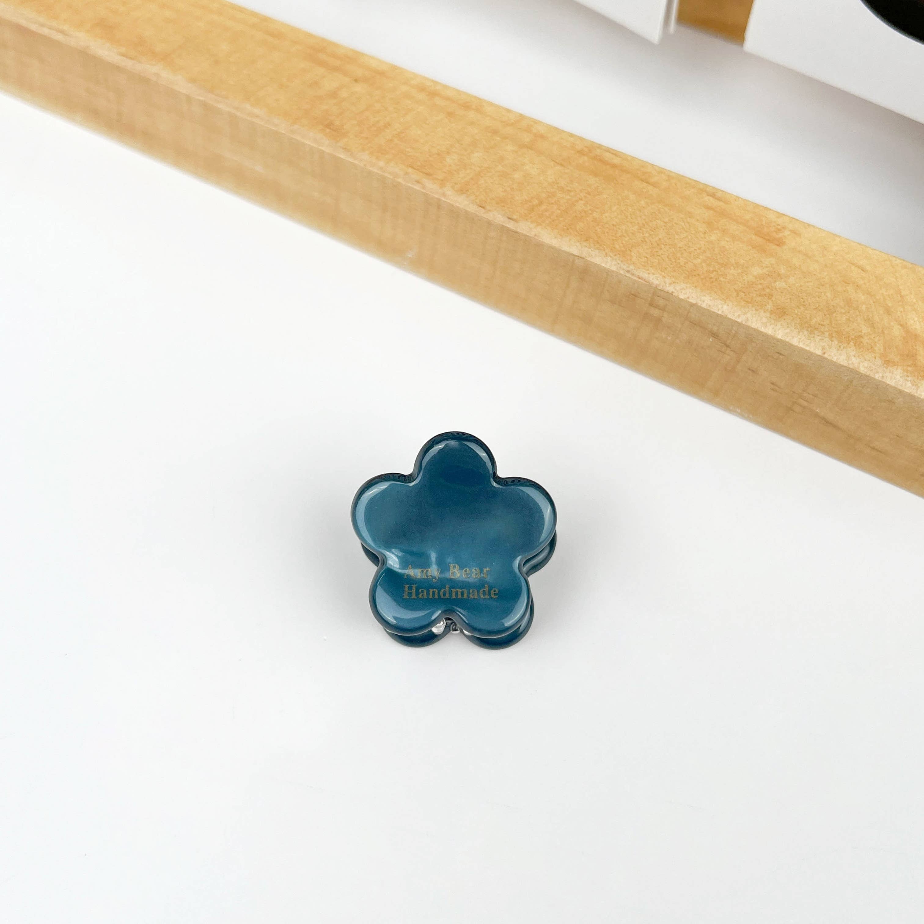 mildstyles - Wholesale Hair Clip - Women's - Mini Solid Flower Hair Claw Clip1