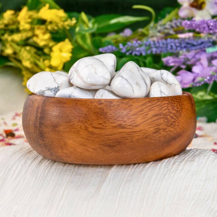 Howlite blanc roulé. 1 lb. pour la vente par Down To Earth