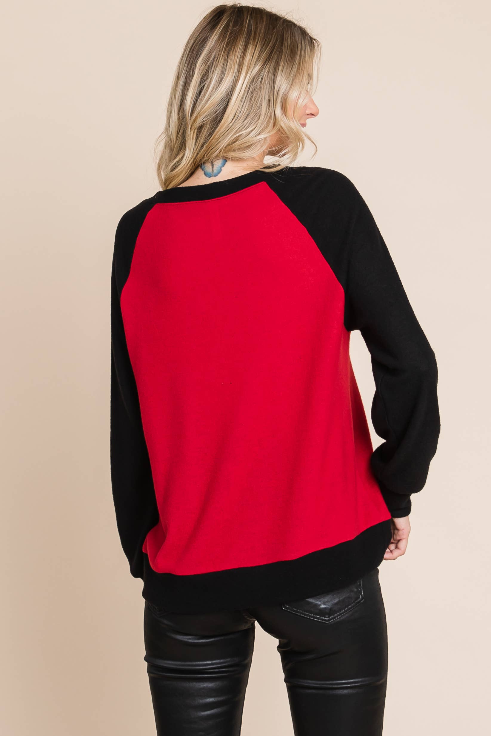 Rojo ETK-8841-PL Plus Size Color Block Hacci Brush Top de venta al por mayor en Faire6