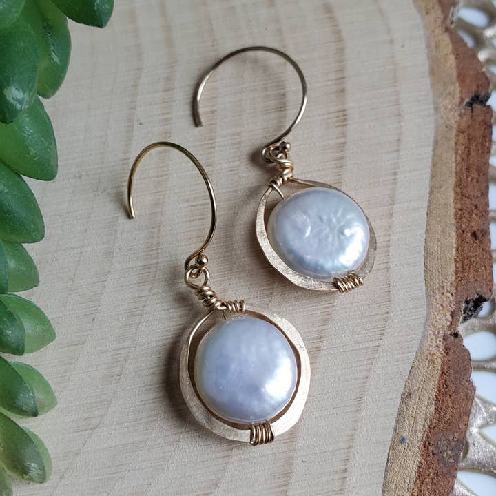 Øreringe med møntperleramme for engroshandel hos Agape Gems