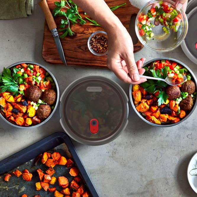 Cuenco de comida multifunción a prueba de fugas, grande, 1200 ml para venta al por mayor de Black + Blum Europe