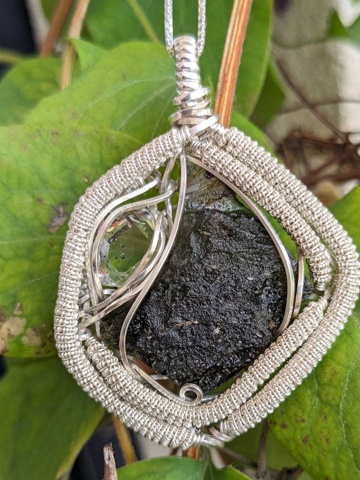 Colar de Moldavita (7,25 g) com Quartzo 'Diamante' Herkimer por atacado de Le Tourbillon Minéral