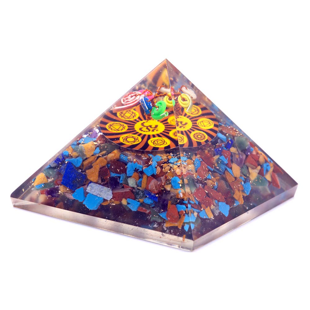 AWGifts Europe - Vente Pierre et cristal de spiritualité - Orgn-16 - Pyramide en orgonite - Chakra Om - 70 mm0