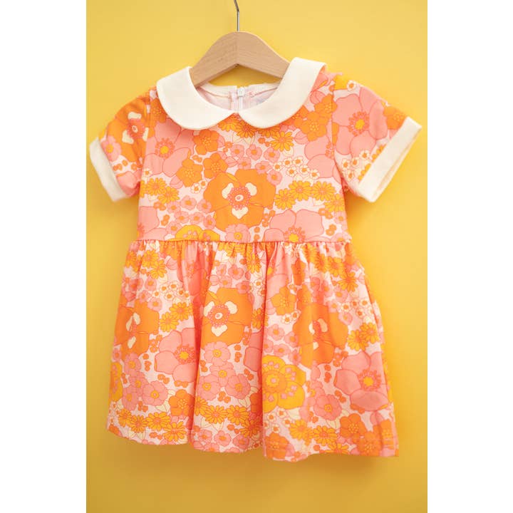 Robe à col mod pour filles en motif Flower Power orange et rose pour la vente par Strawberry Jam Kids