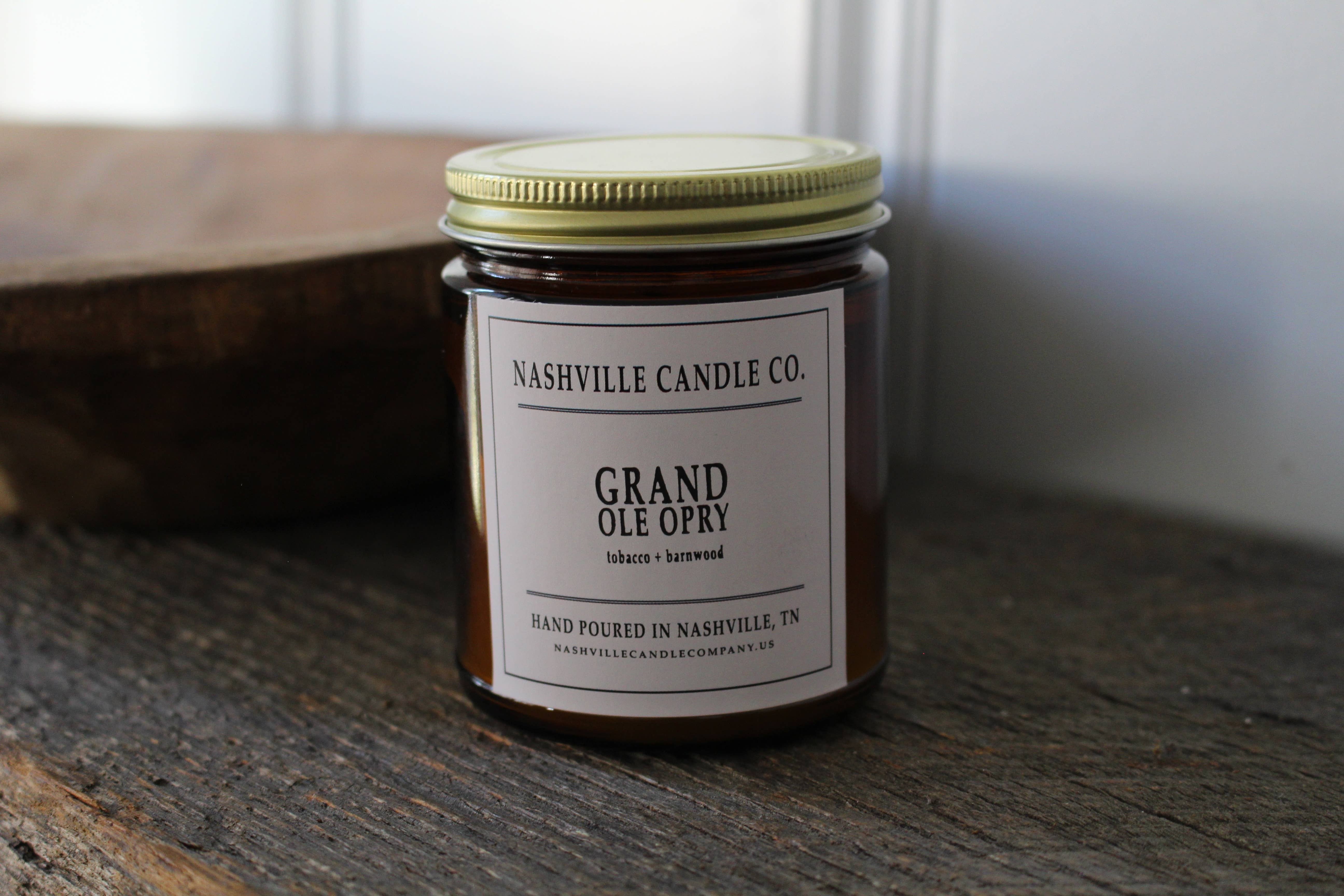 Nashville Candle Company - Venta al por mayor Velas en tarros - Grand Ole Opry | Tabaco + Barnwood1