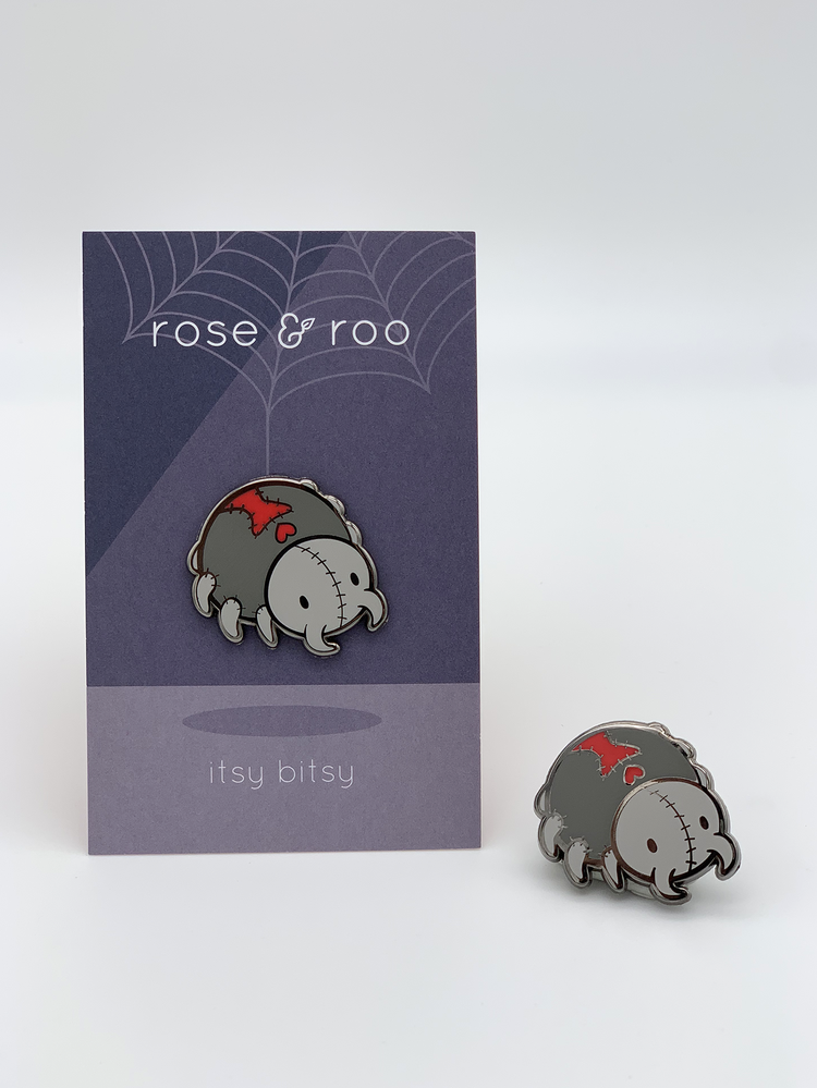 rose & roo – Alfinete/botão de lapela por atacado – Pino de esmalte Itsy Bitsy1