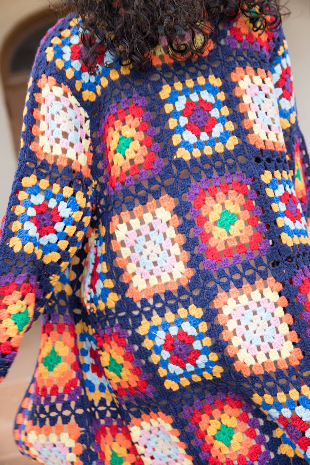 SAACHI - Vente Kimono – femme - Cardigan kimono long en crochet granny à motifs floraux multicolores4