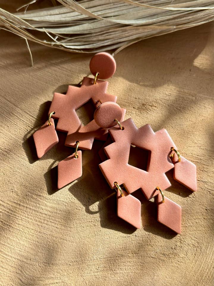 Azteekse bengelen voor wholesale door Divine Earth Clay