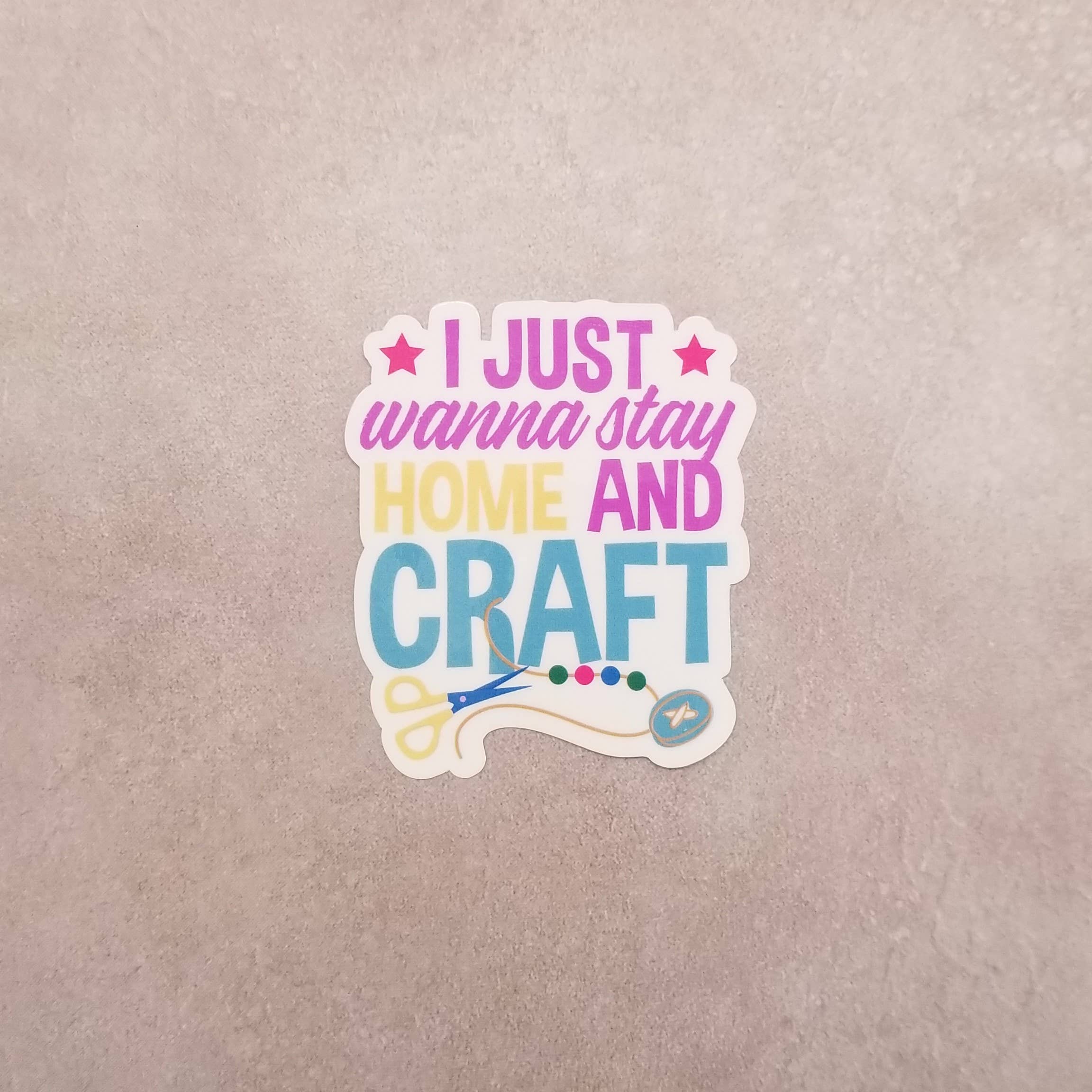 Dancing Dolphin Crafts – Großhandel Aufkleber – Vinyl-Aufkleber, Motiv „I Just Wanna Stay Home and Craft“, Basteln1