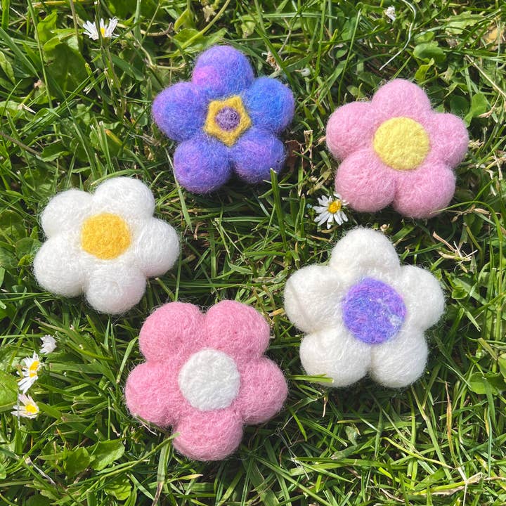 Flected Flower Magnet - Zealous Felting Collab por atacado de Rowan Kingsbury