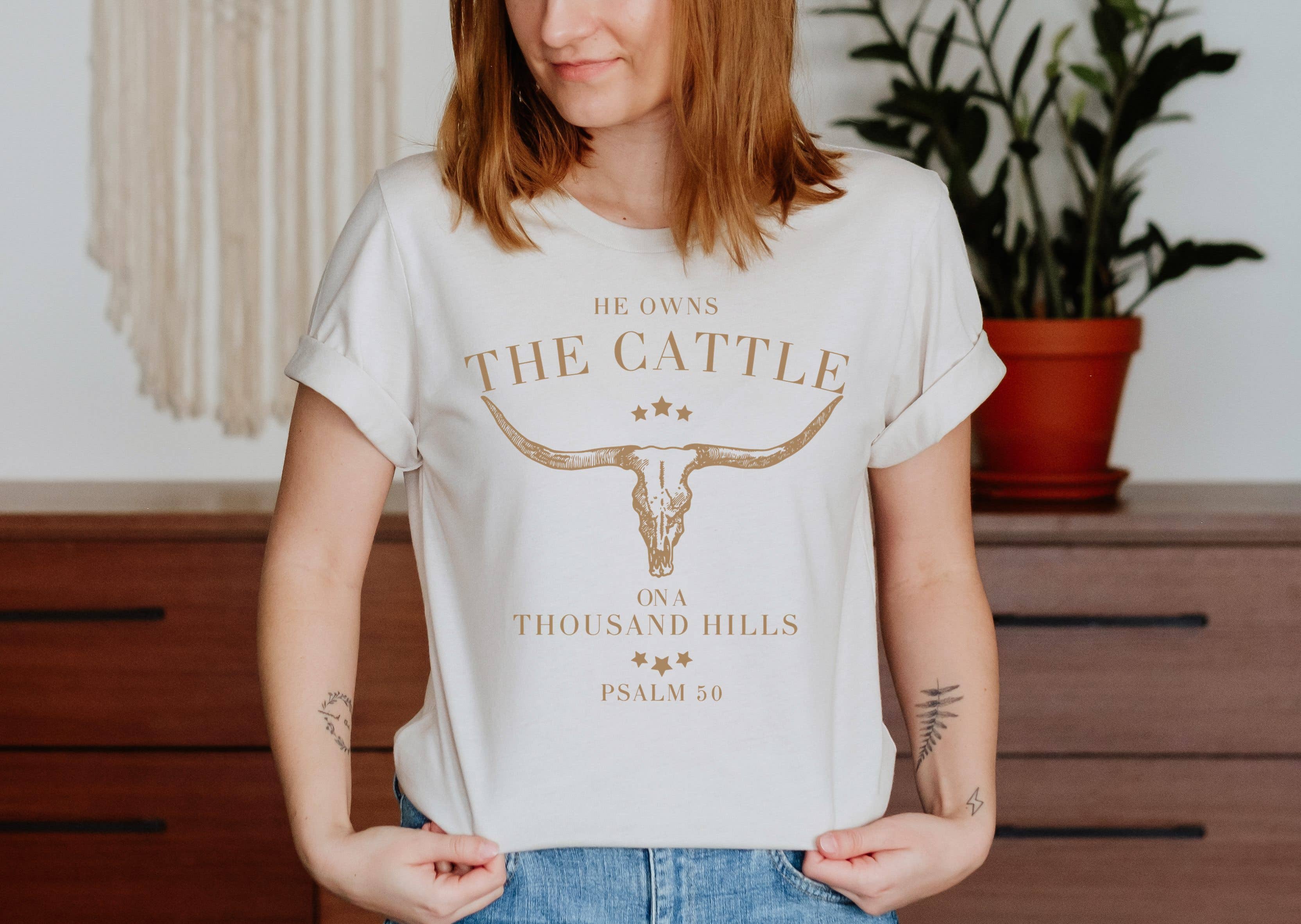 Amy Anne Apparel Inc – wholesale T-shirts med screentryck – Dam – Han äger Cattle Graphic Tee | Western Shirt | Nötkreatur Tee0