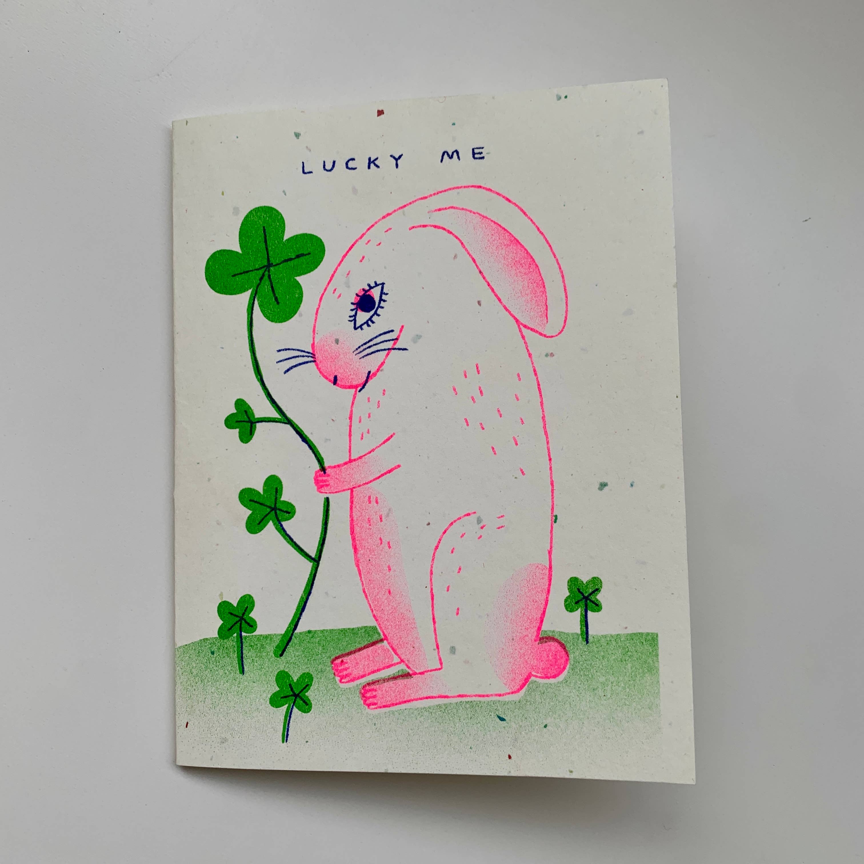 Lili Todd Art - Vendita all'ingrosso Biglietti di amicizia - Biglietto di Auguri Risograph Lucky Me Bunny - San Valentino, Pasqua2