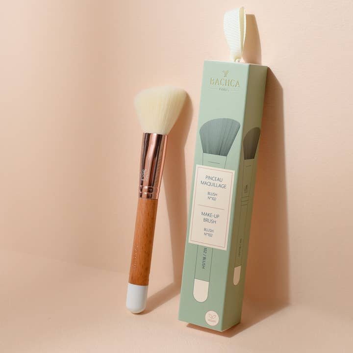 Angled blush brush for wholesale by Bachca