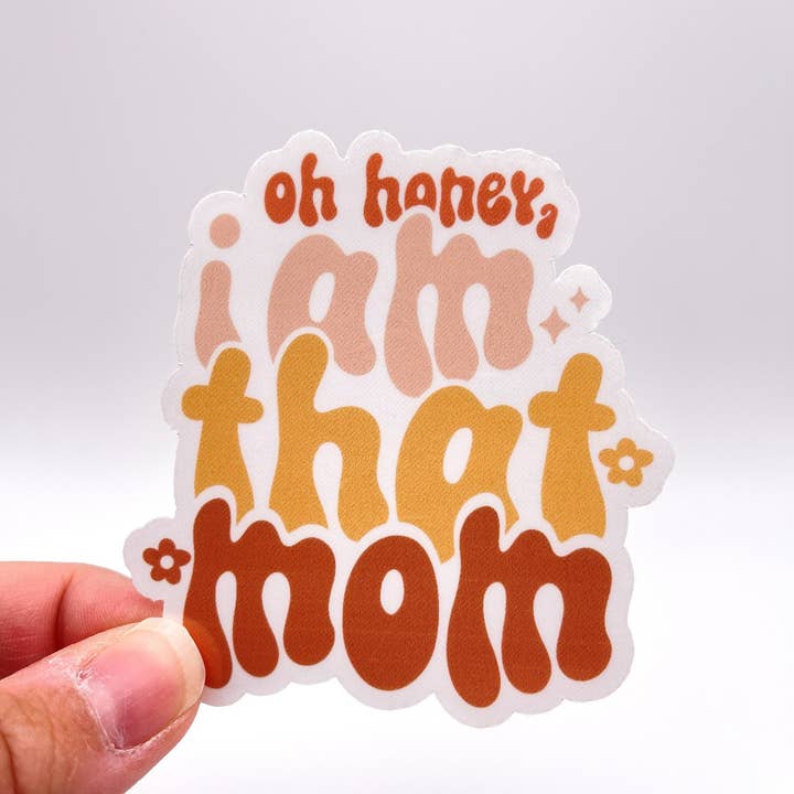 Oh schat, ik ben die mama Sticker - Mom Stickers voor wholesale door Big Chair Dreams
