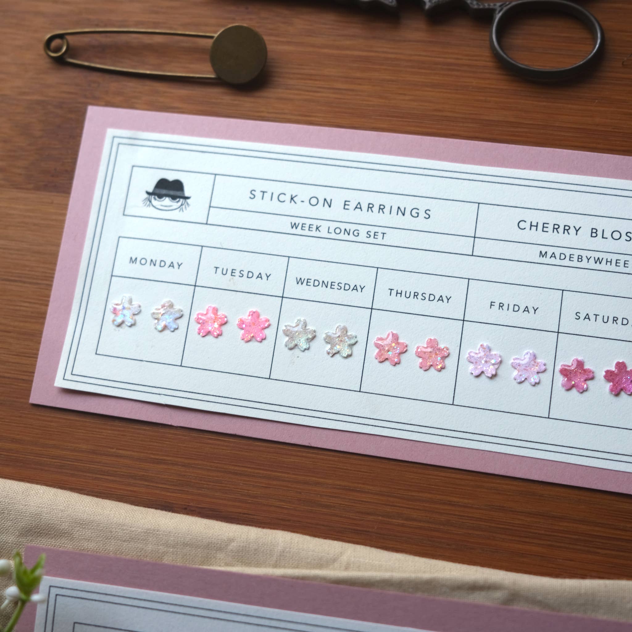 Made by Wheeler - Wholesale Sieradenset - Set met ophangbare oorbellen Cherry Blossom7