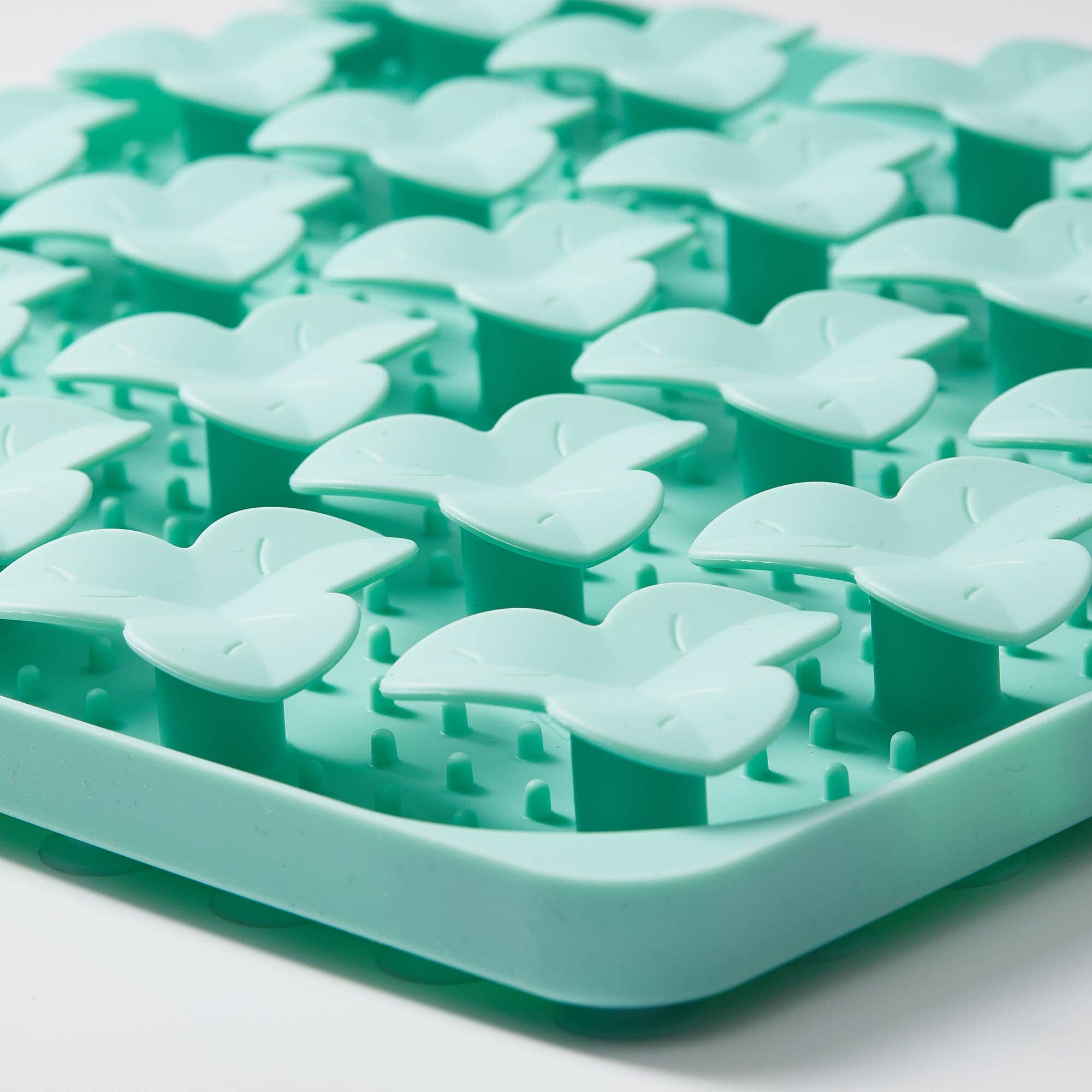 Pet Future llc – wholesale Husdjursskål - Katt och hund – Puzzlematta för hundar i grönt – långsammatningsskål2