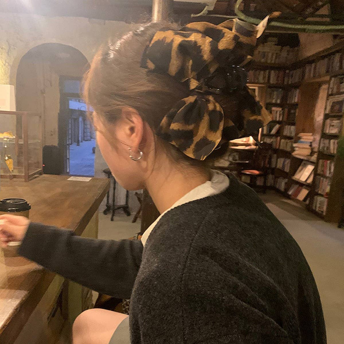 Leopard Hair Claw Large Shark Clip Stylish_CWAHA08090 for wholesale on Faire1