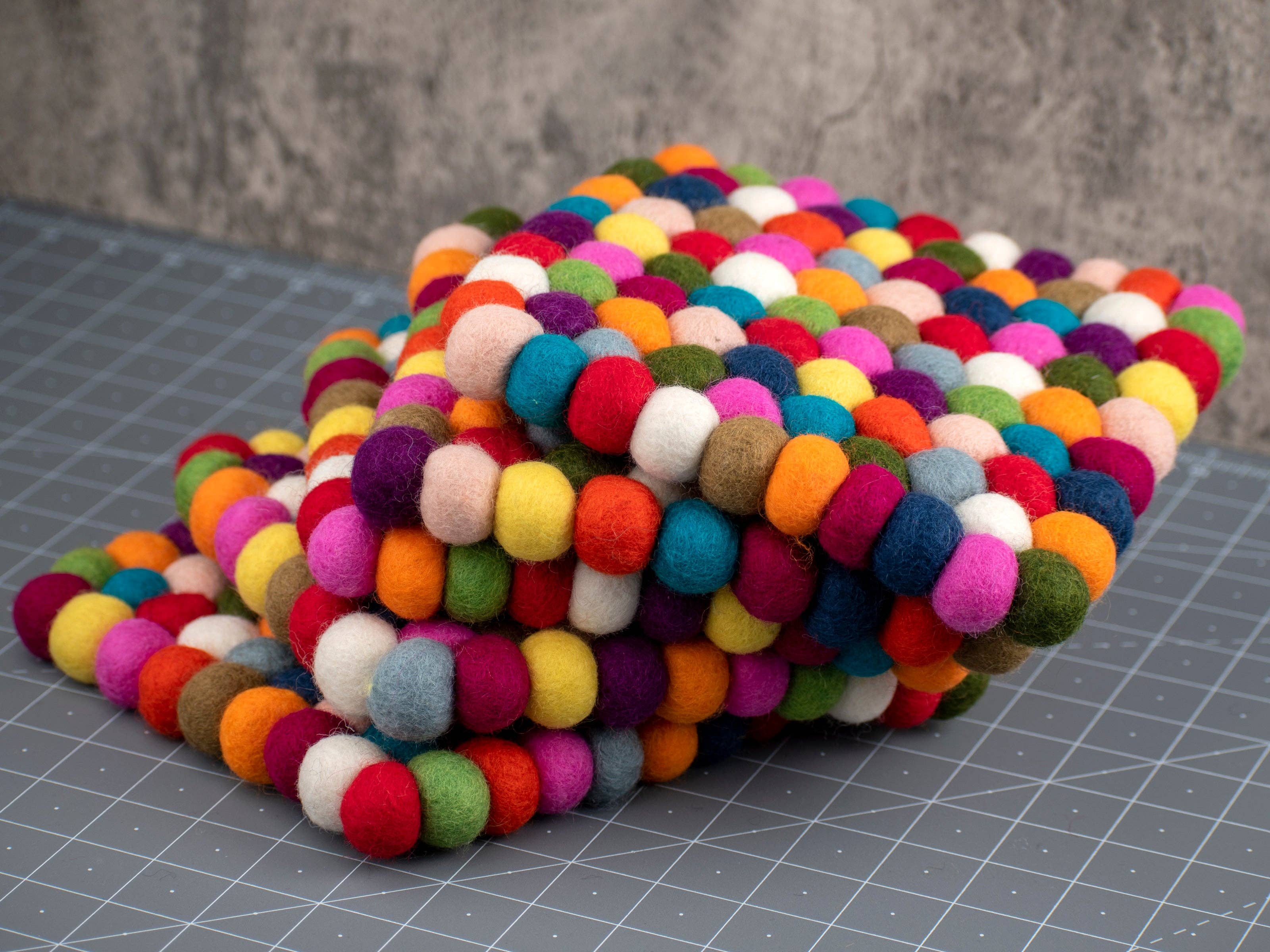 Reefelt – Base para tacho por atacado – Trivet de bola de feltro multicolorido - 8 “quadrado2