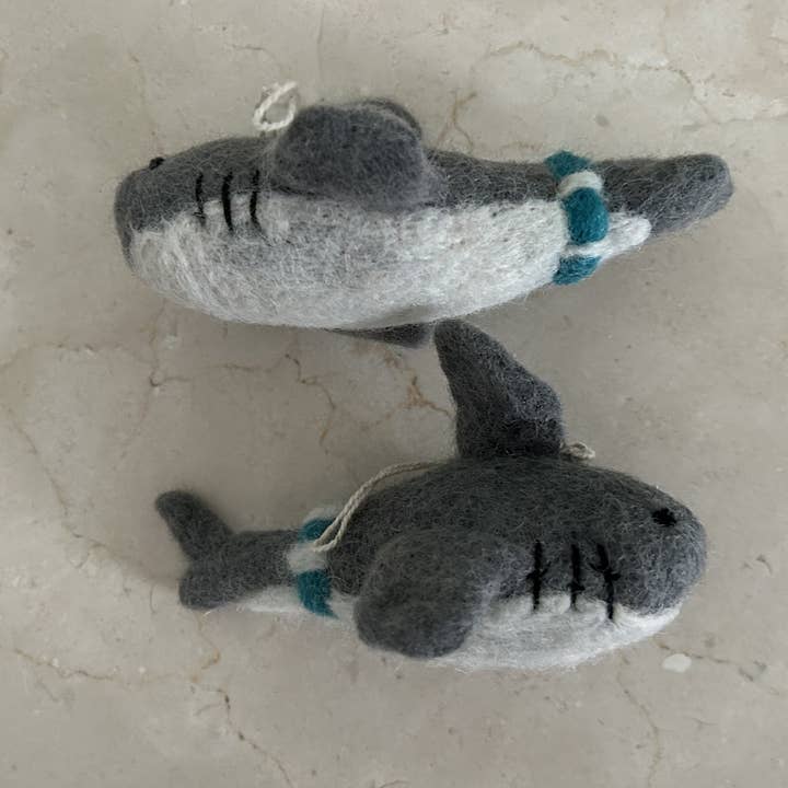 cerruti home – Ornamento por atacado – Ornamento artesanal de feltro “Shark in Buoy”3