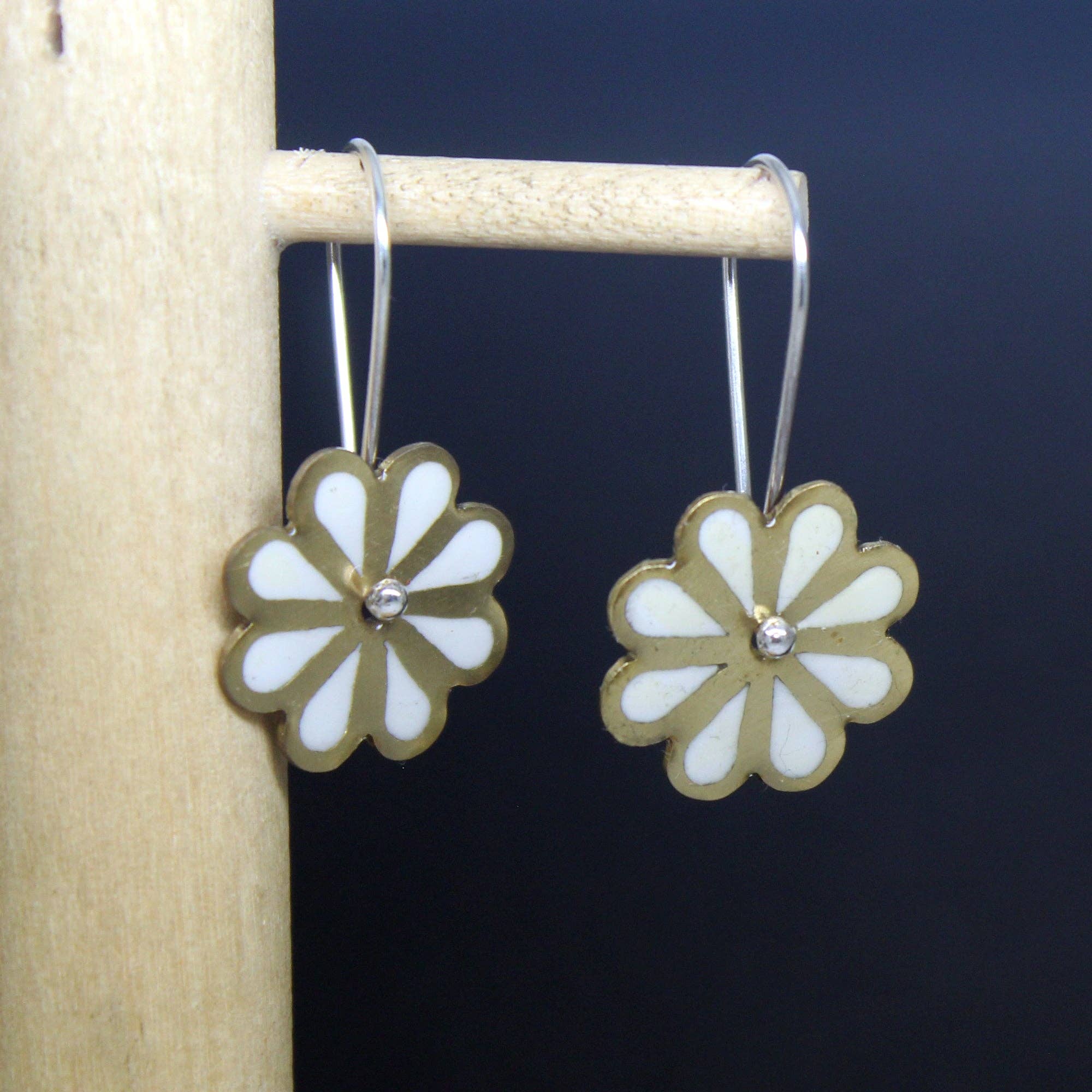 Plataica - Wholesale Dangle Earrings - Daisy Earrings in Brass and 925 Silver with White UV Resin3