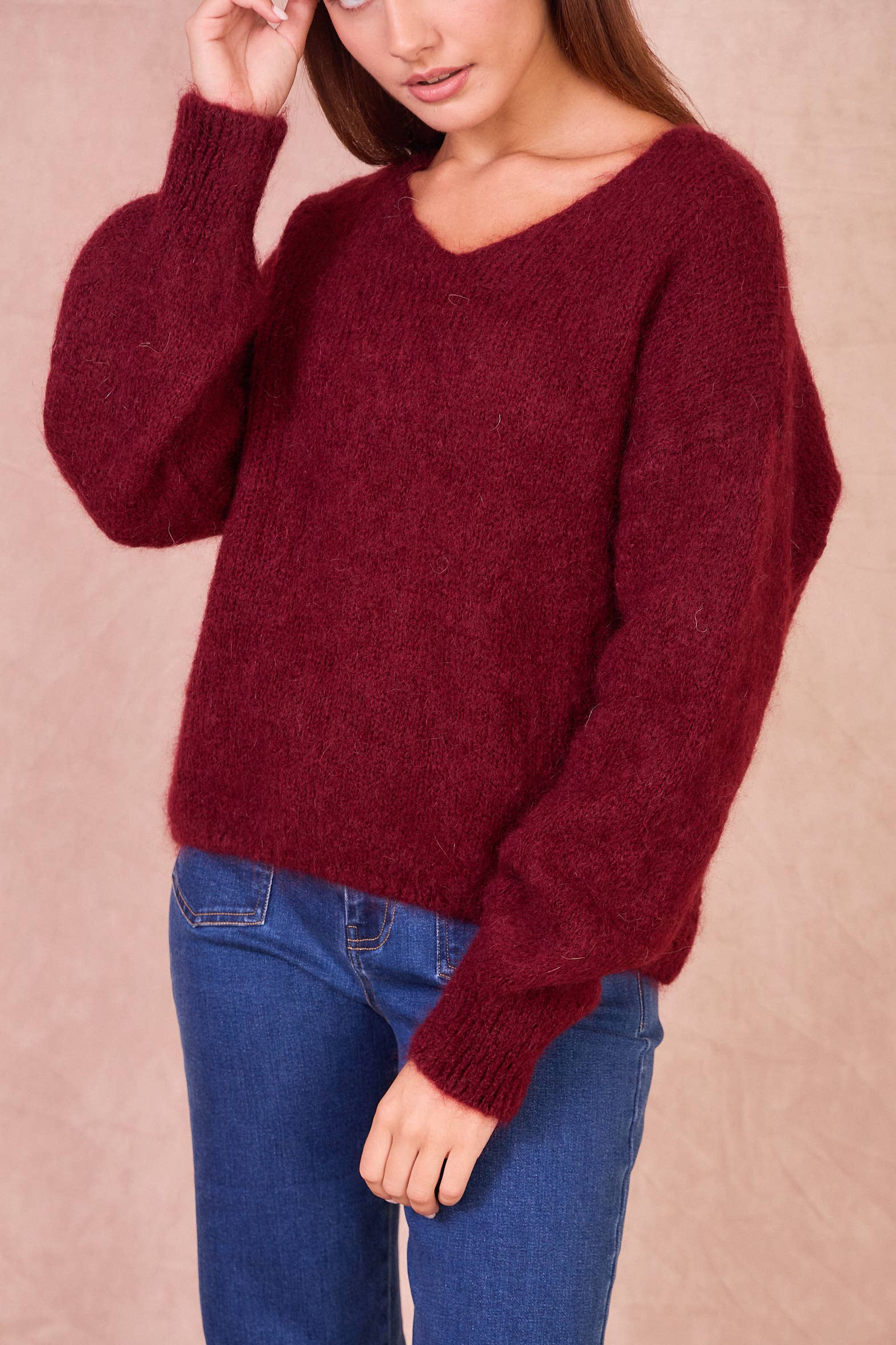 Calie Paris – wholesale Knitted jumper – Women′s – Oversized V-Neck Sweater6