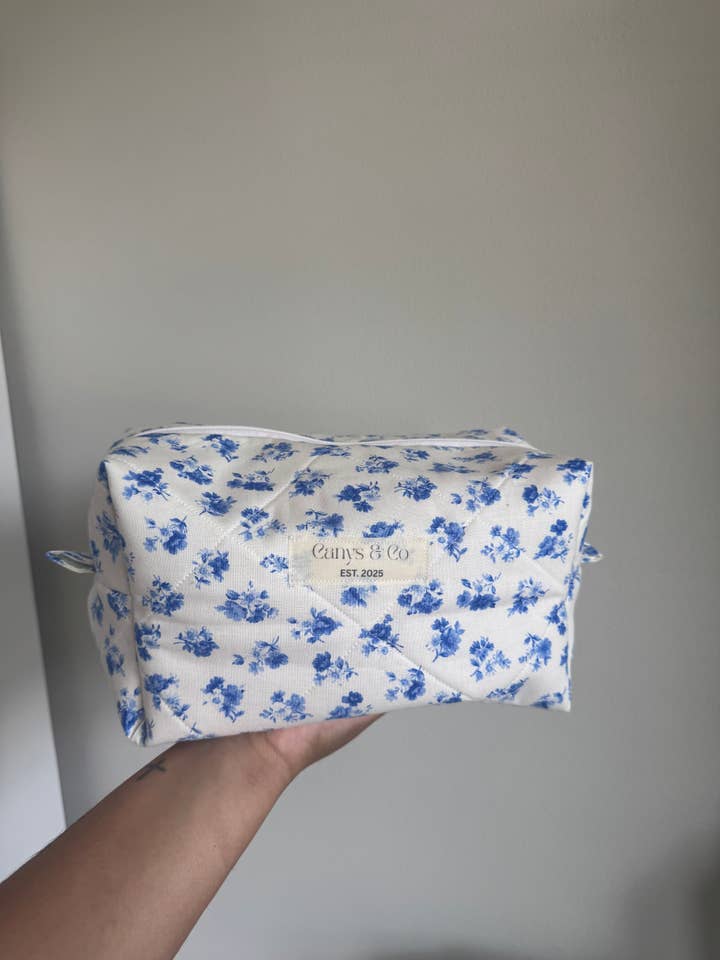 Blauwe boeketten Make-uptas Groot voor wholesale door Canys & Co