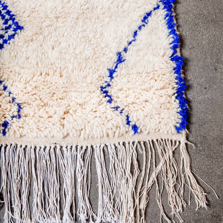 BerberNest - Vente Tapis - Tapis marocain berbère blanc et bleu, tapis Azilal, tapis shaggy2