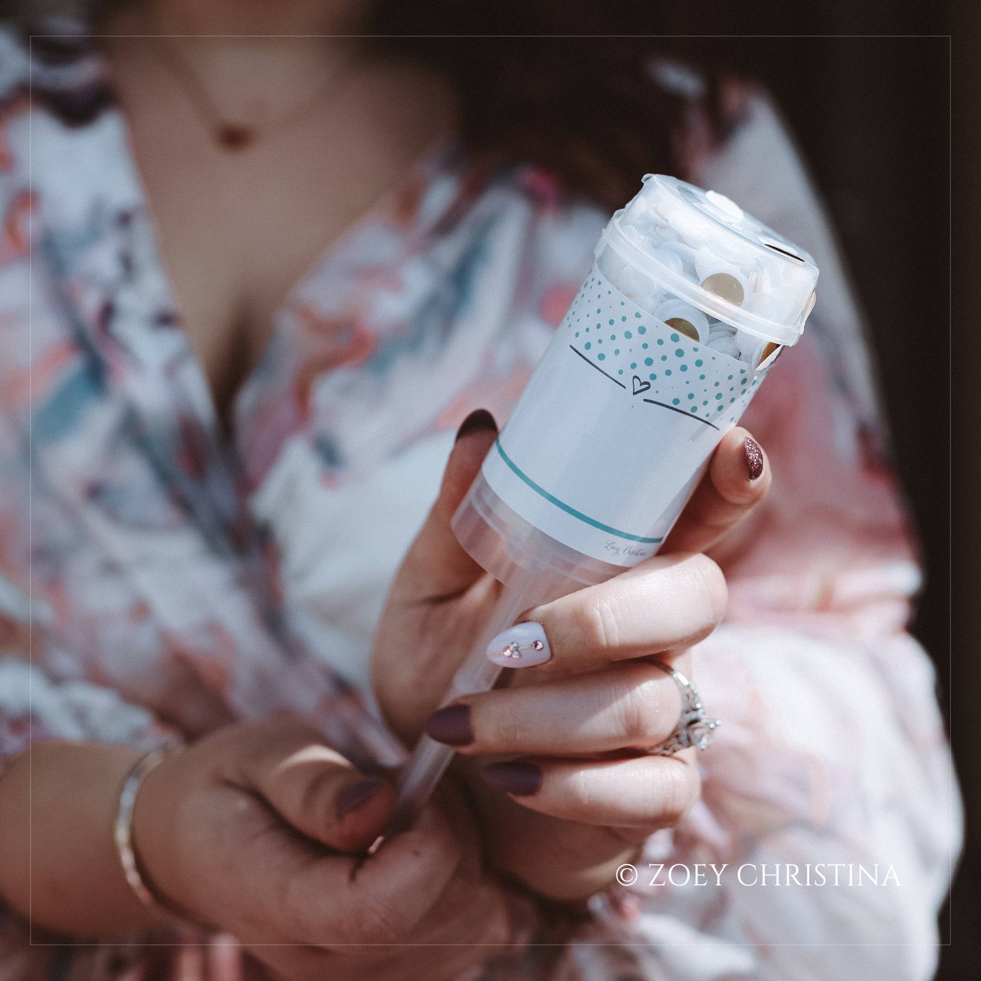 Zoey Christina - Wholesale Party Popper - Gold and White Confetti Popper1