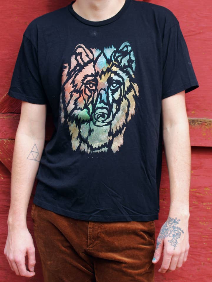 Wolf Håndmalet bambus Tee for engroshandel hos Third Wolf Designs