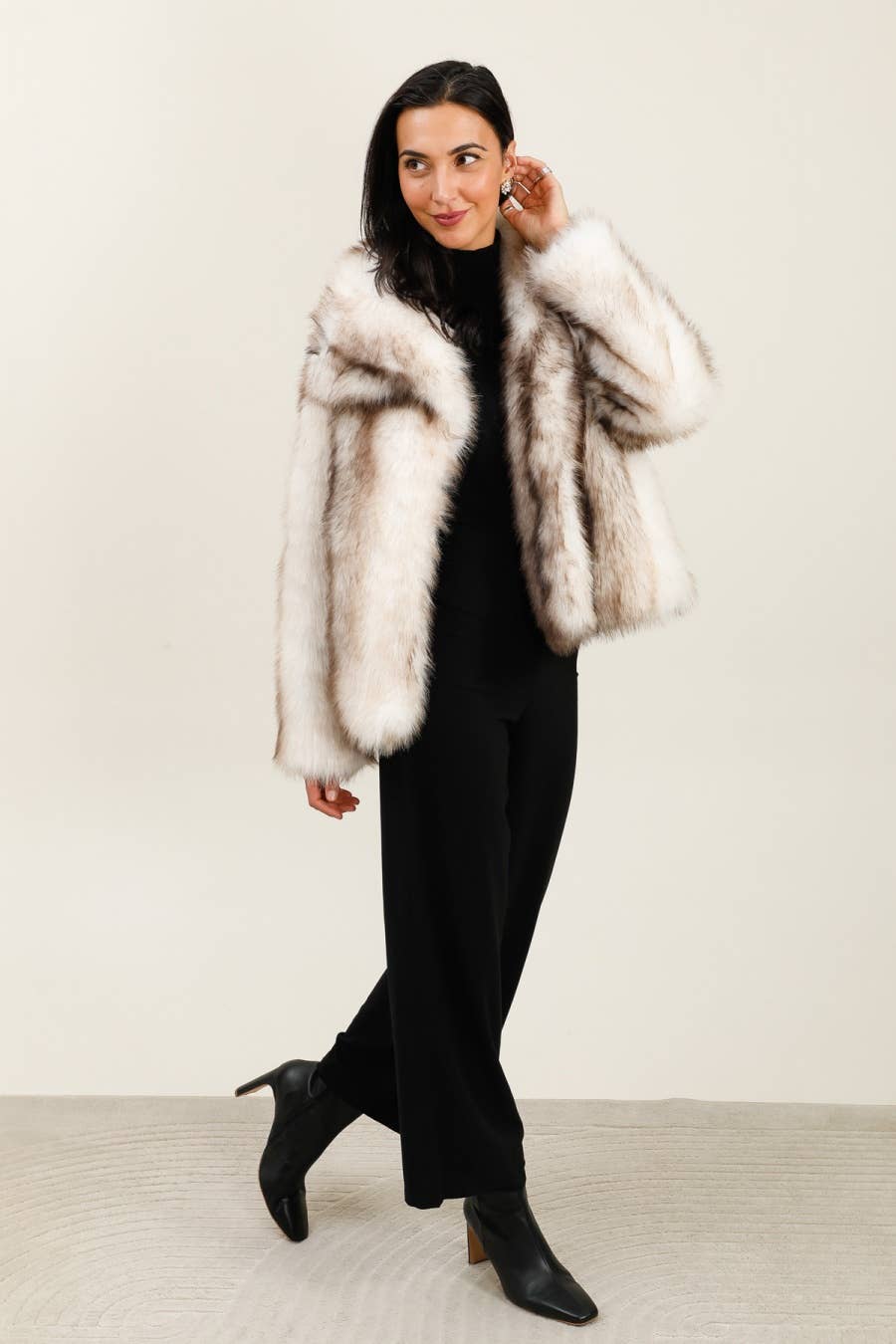 DIX-ONZE - Wholesale Fur/Faux Fur Coat - Women's - Faux Fur Effect Coat – Elegance & Warmth8