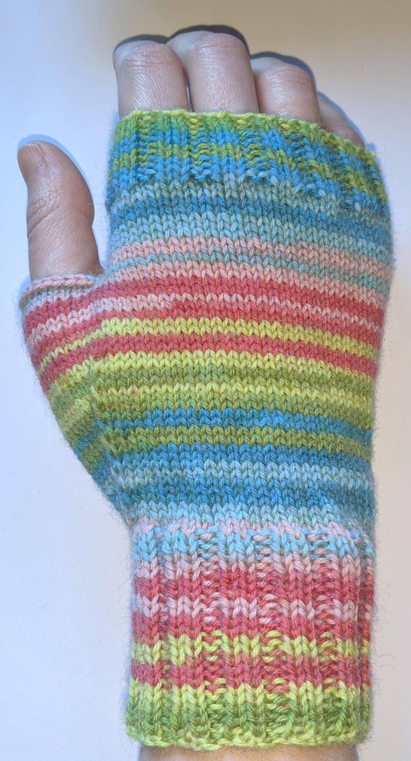 BeeGreen & CraftsPlannersPlus - Wholesale Knitting/Crochet Supplies - DIY Kit to Knit x3 Pairs of Fingerless Gloves (Visual Knit)5