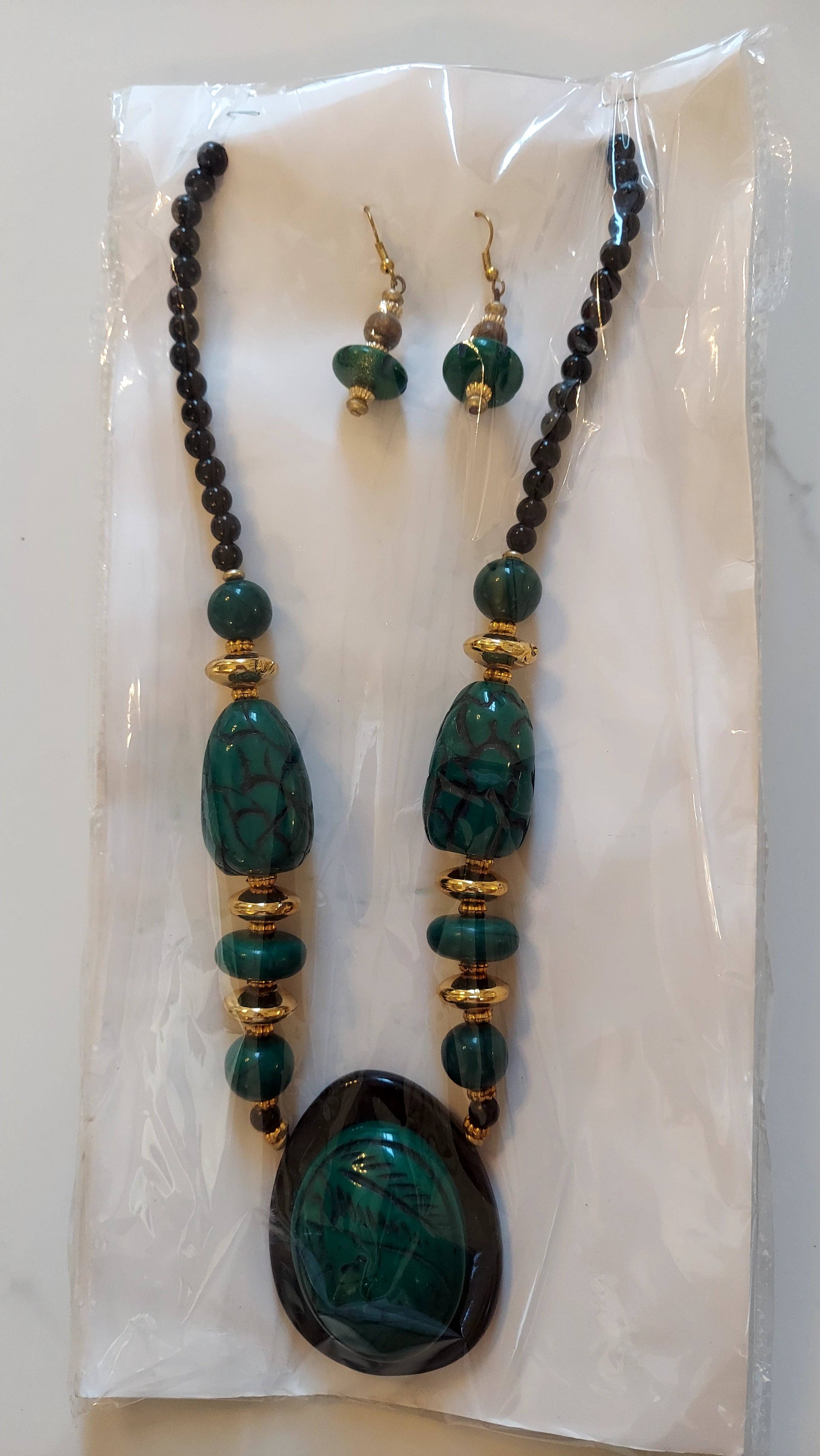 India Batik - Wholesale Jewelry Set - Necklace & Earrings Set / Crackle Elephant9