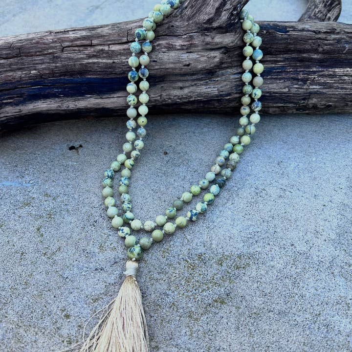Lungta Imports - Venta al por mayor Collar de cuentas de oración - Mala natural de serpentina con nudos a mano, 108 cuentas, rosario para meditación, collar japa, incluye bolsa de seda gratis2