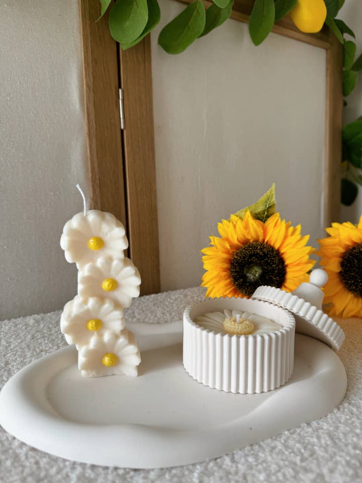 Rising daisies candle for wholesale by My Milky Candle
