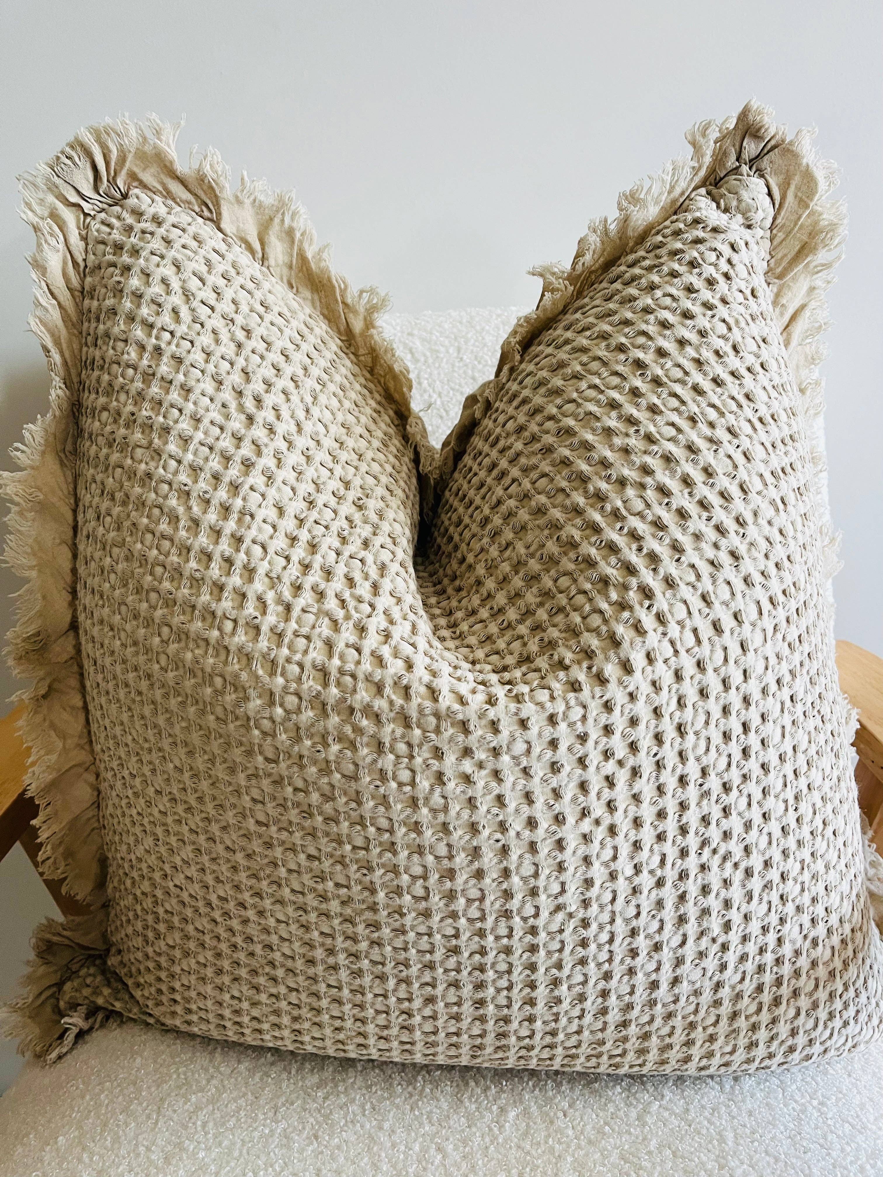 Mama and Tochter – Engroshandel Pyntepudebetræk – Økologisk bomuldsvaffel pudevår med naturlig 2,5 cm frynset flæsekant1