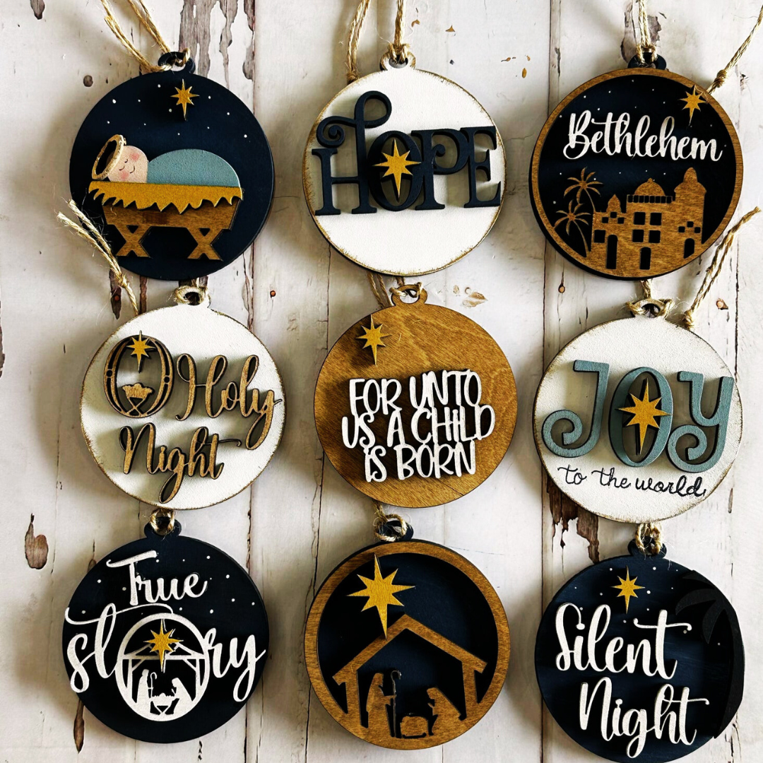 Paisley Grace Makery - Venta al por mayor Conjuntos de adornos - Juego de 9 Adornos de la Historia de la Natividad P130590