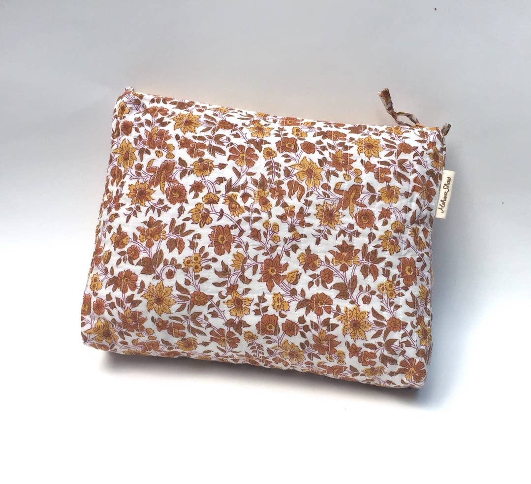 Mehera Shaw – wholesale Make-up/cosmetic bag – Cosmetics Bag - Compact - Quilted Hand Block Print Cotton1
