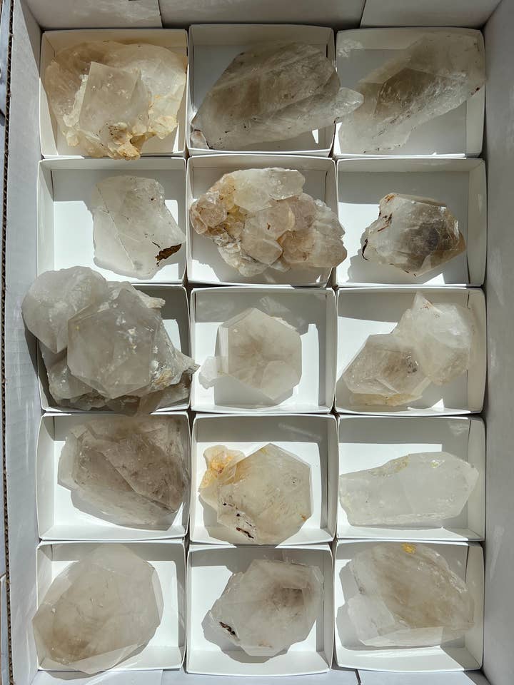 XLS ”Rhombus Pocket” Quartz Cluster/Display Flat C för wholesale av Vugg life