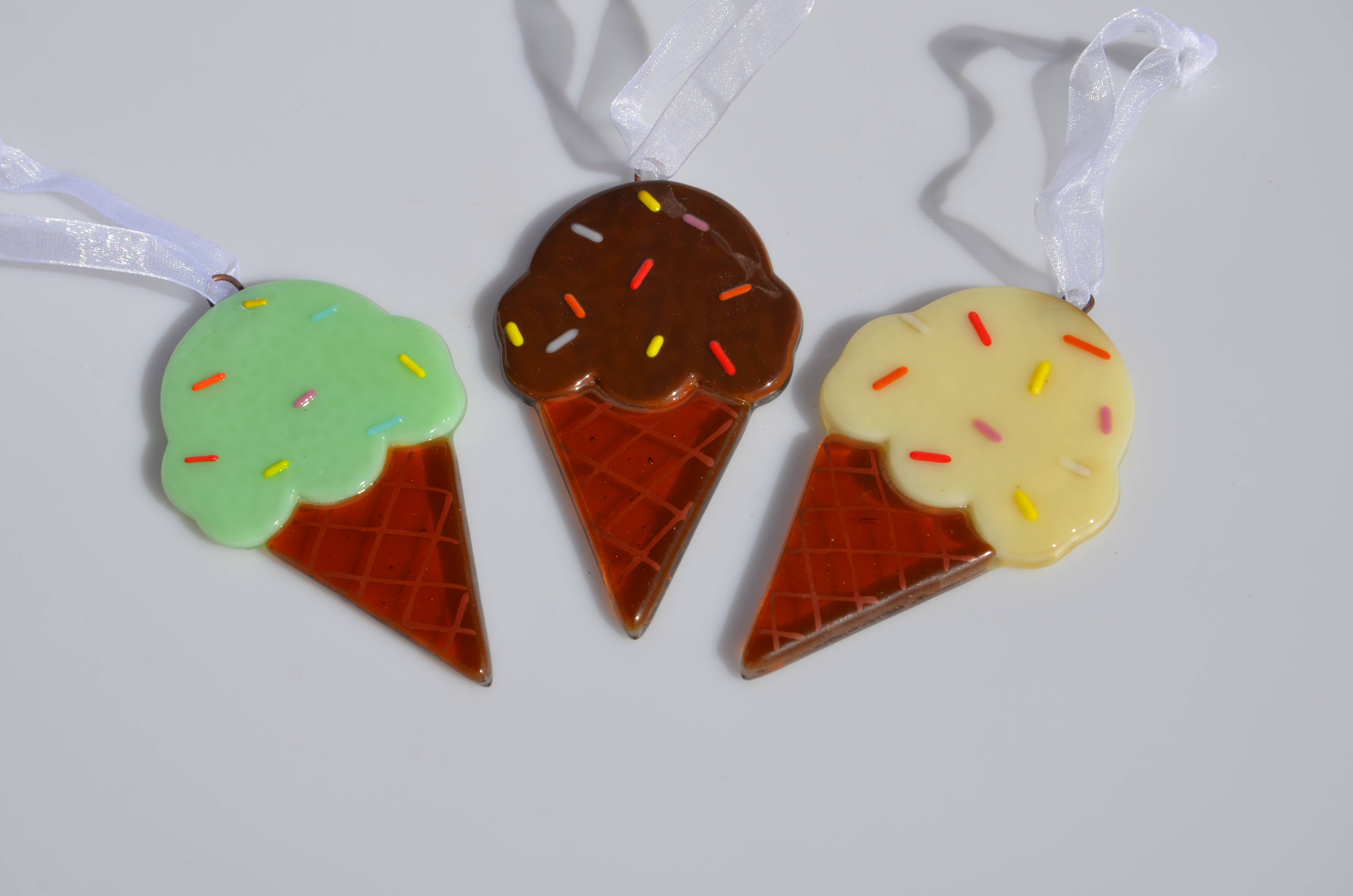 Pam Peters Designs – Großhandel Verzierung – Handgefertigte Eisschmuckstücke aus verschmolzenem Glas - Groß & Klein0