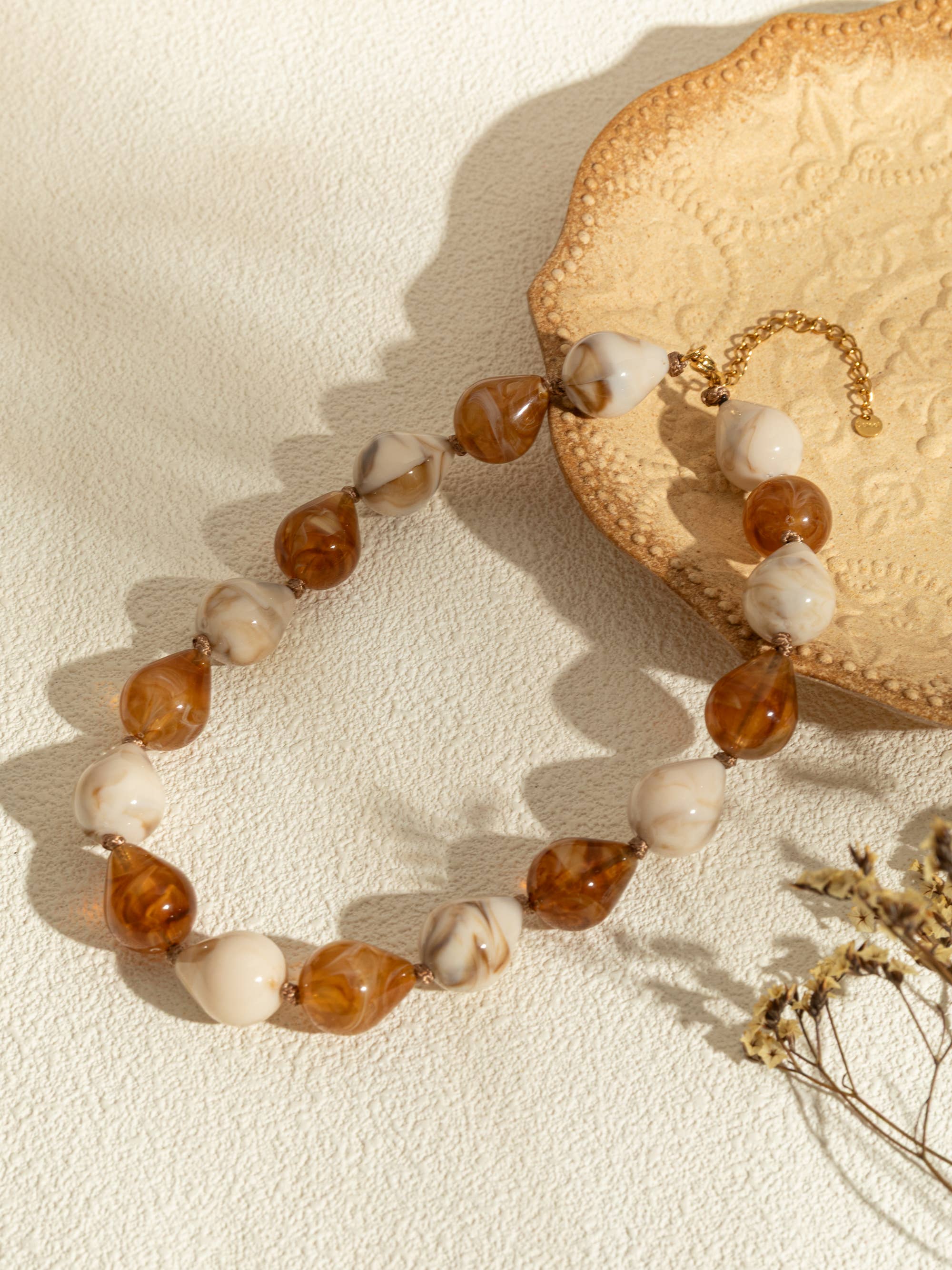 COSMOS – wholesale Beaded/pearl necklace – Colorful resin drop necklaces with chic gold-plated steel chain2